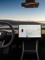 Tesla Model 3 už má interiér kompletně bez kůže. Musk vyhověl aktivistům z PETA