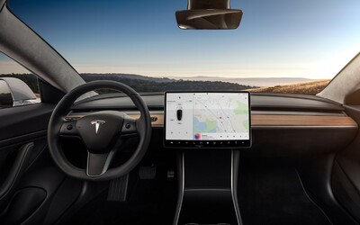 Tesla Model 3 už má interiér kompletně bez kůže. Musk vyhověl aktivistům z PETA
