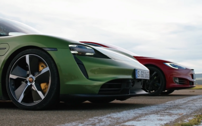 Auta Tesla Model S a Porsche Taycan závodila ve sprintu organizovaném britským magazínem Top Gear