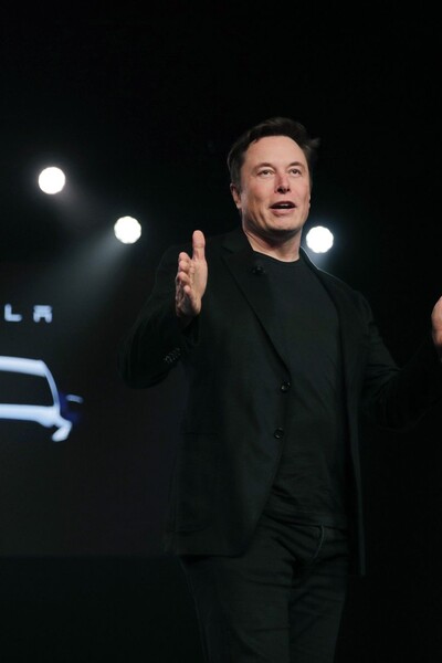 Tesla prepustí jednu pätinu zamestnancov svojej celosvetovej pracovnej sily. Firma má problémy s predajom 