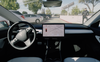 Tesla už dokáže sama vyparkovat a přijet k majiteli. Funkce ale způsobuje nebezpečné situace