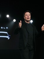 Tesla vykázala rekordní zisk za první čtvrtletí. Elon Musk zvýšil hodnotu své kompenzace o 23 miliard dolarů 