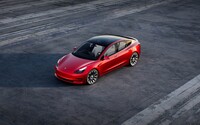 Tesla zdvojnásobuje v USA zľavy na 7-tisíc eur, predaje jej totiž klesajú