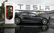 Tesla zvyšuje cenu populárneho modelu. Na našom trhu si zaň priplatíš, dôvodom sú clá na elektromobily z Číny