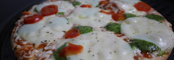 Test mražených pizz: Našli jsme mraženou pizzu v supermarketu za výhodnou cenu, která opravdu chutná jako z pizzerie