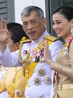 Thajský král se zavřel v německém hotelu s 20 ženami. Doma schytává kritiku
