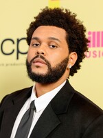 The Weeknd: Nedokončil střední školu, napadl policistu, bojkotuje ceny Grammy a chodil s Bellou Hadid i Selenou Gomez