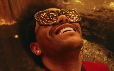 The Weeknd olizuje halucinogénnu žabu, spevák si nadrogovaný užíva v Las Vegas