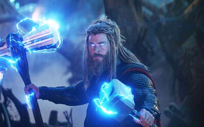 Thor nebol nikdy silnejší než pri súboji s Thanosom na konci filmu. Potvrdili to režiséri filmu