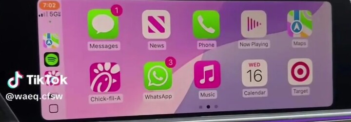 TikTok je posadnutý virálnym ružovým Apple CarPlayom. Ide však o nebezpečný trend, ktorý ti môže ublížiť