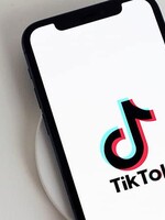 TikTok potajomky špehoval dáta miliónov užívateľov. Apple vďaka novej funkcii kleplo aplikácii po prstoch
