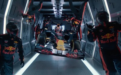 Red Bull dokázal přezout auto Formule 1 ve stavu beztíže. Unikátní video zveřejnili na YouTube
