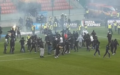 Tímy futbalových výtržníkov majú exemplárne potrestať, tvrdí SaS. Slovan viní fanúšikov Spartaka a usporiadateľa