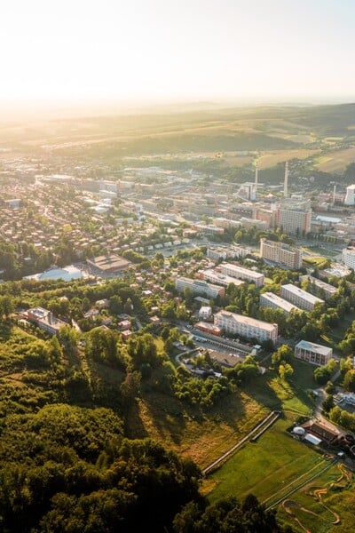 Tip na výlet: Navštív Zlín, mesto s autentickou architektúrou, útulnými kaviarňami a odkazom Tomáša Baťu