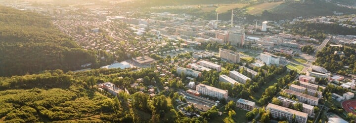 Tip na výlet: Navštív Zlín, mesto s autentickou architektúrou, útulnými kaviarňami a odkazom Tomáša Baťu