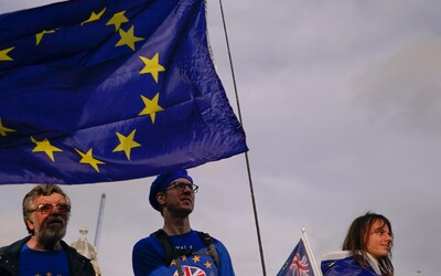 Tisíce lidí v Londýně vyšly do ulic, chtějí opětovné připojení Velké Británie k Evropské unii