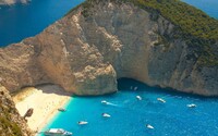 Tisícky turistov smútia. Svetoznáma pláž v Grécku zostane tento rok zatvorená, dôvody sú podľa úradov jednoznačné