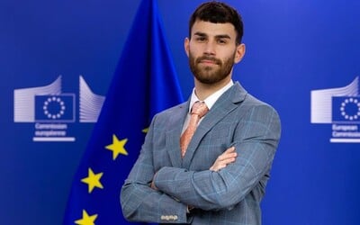 Tomáš stážuje u eurokomisára Maroša Šefčoviča: Plat 1 300 eur stačí na prežitie. Na druhú prácu by som už nemal čas (Rozhovor)
