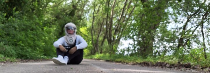 Tomáša zabíja slnko, z bytu môže výjsť len v skafandri: Čas, ktorý tu mám, chcem využiť naplno (Rozhovor)