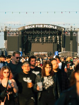 Top headlineři, neokoukané talenty a nezapomenutelná atmosféra. Rock for People je nejlepším festivalem v Česku (Reportáž)