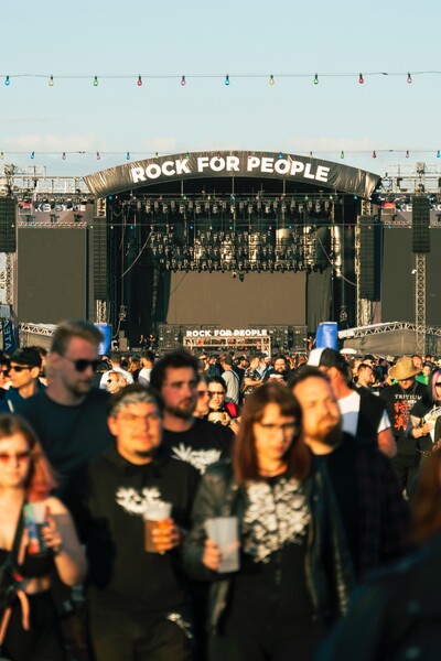 Top headlineři, neokoukané talenty a nezapomenutelná atmosféra. Rock for People je nejlepším festivalem v Česku (Reportáž)