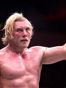 Totální dominance raketově rostoucí hvězdy a ostré přestřelky. Oktagon 76 přinesl i silný emotivní moment