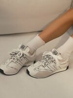 Toto je 10 nejkrásnějších high fashion bílých tenisek. Modely Miu Miu, Dior či Chanel vypadají božsky