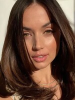 To najpopularniejsza fryzura 2023 roku dla wszystkich twarzy, Tiktok, JLo i Ana de Armas to uwielbiają