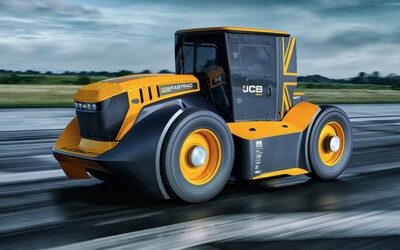 Toto je nejrychlejší traktor na světě, vytáhne až 247,47 km/h