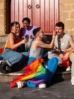 Toto je pět největších mýtů spojených s bisexualitou. Šířil je i oblíbený seriál, pravda je ale jiná