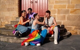 Toto je pět největších mýtů spojených s bisexualitou. Šířil je i oblíbený seriál, pravda je ale jiná