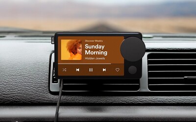 Toto je první zařízení od Spotify. Car Thing učiní streamování hudby pohodlnějším i 15 let starém VW Golfu