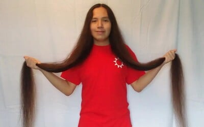Toto je teenager s nejdelšími vlasy na světě. Chce ctít tradici svého kmene