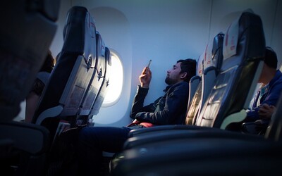 Toto sa deje s tvojím telom, keď letíš lietadlom: od plynatosti až po bolesti zubov 