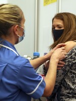 Toto jsou tři hlavní způsoby, jak očkování zničilo řetěz mezi nákazou a těžkým průběhem koronaviru, tvrdí britští lékaři 