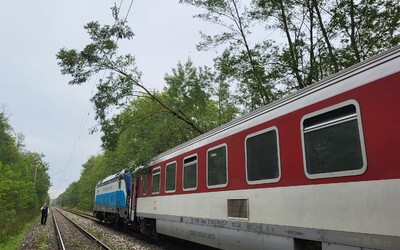 Tragédia na železnici pod Tatrami. Vlak zrazil človeka pri obci Veľká Lomnica, dopravu hneď prerušili