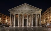 Tragédie v Itálii: Turista při pořizování selfie spadl z Pantheonu, na místě zemřel