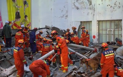 Tragédie v čínské tělocvičně. Na dívčí volejbalový tým spadla střecha 