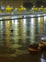 Tragická nehoda na Dunaji si vyžiadala najmenej 7 obetí. Video zachytáva moment, keď do seba plavidlá v Budapešti vrazili