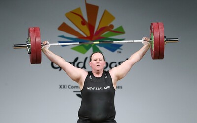 Transgender vzpěračka Laurel Hubbard končí na olympiádě bez medaile. Ve finále skončila po třech neúspěšných pokusech