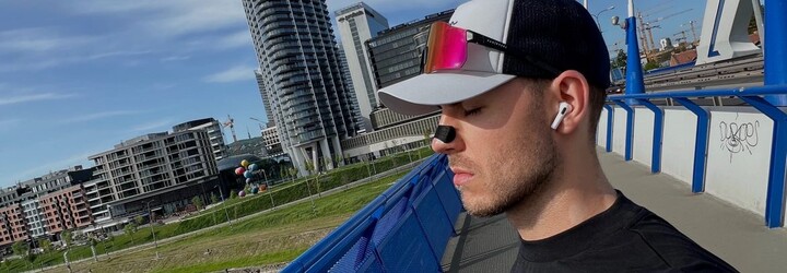 Trend lepenia úst aj nosa si obľúbili športovci aj bežní ľudia: Sľubuje krajšiu tvár aj lepší spánok. Čo si o ňom myslia odborníci?