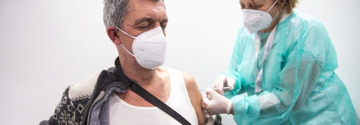 Třetí dávka očkování: Nově už po půl roce. Do konce října na ni bude mít nárok přes milion lidí v Česku