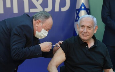 Tretia dávka vakcíny proti covidu jednoznačne pomáha, hlásia z Izraela 