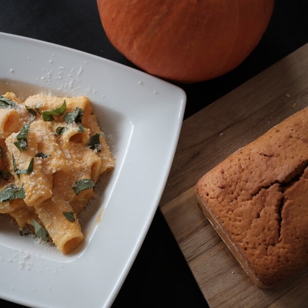 Tři recepty z dýně, které si zamiluješ. Zapomeň na polévku, zkus kari nebo luxusní těstoviny s vodkou