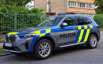 Trnavský policajt mesiace špehoval susedu a jej syna cez ventilátor. Do kúpeľne jej nainštaloval kameru