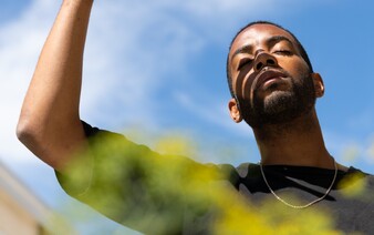 Trpíš v létě vedrem venku i doma? Tohle jsou nejlepší ventilátory, které nezruinují tvou peněženku