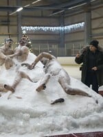 True Detective v novej sérii vyšetruje nadprirodzené úmrtia vedcov na Aljaške. Prečo zamrzli nahí v ľade?