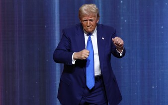 Trump chce odtajnit spisy o atentátech na slavné osobnosti. Úřady se mu to snaží rozmluvit