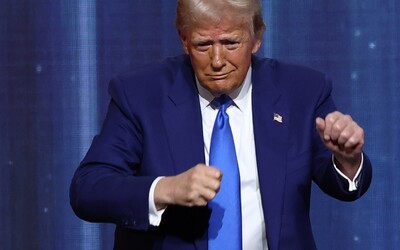 Trump chce přejmenovat nejvyšší horu Spojených států. Vyhrožuje taky Panamě