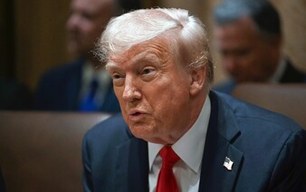 Trump oznámil plán zaviesť clá 25 % na dovoz áut z EÚ. Naznačil aj ďalšie kroky